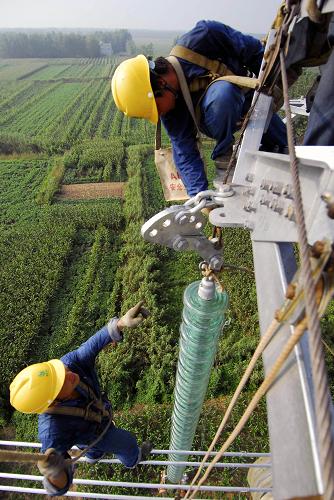 从500千伏输电线路与通信线路安装说起 阜阳电力建设进入关键放线阶段